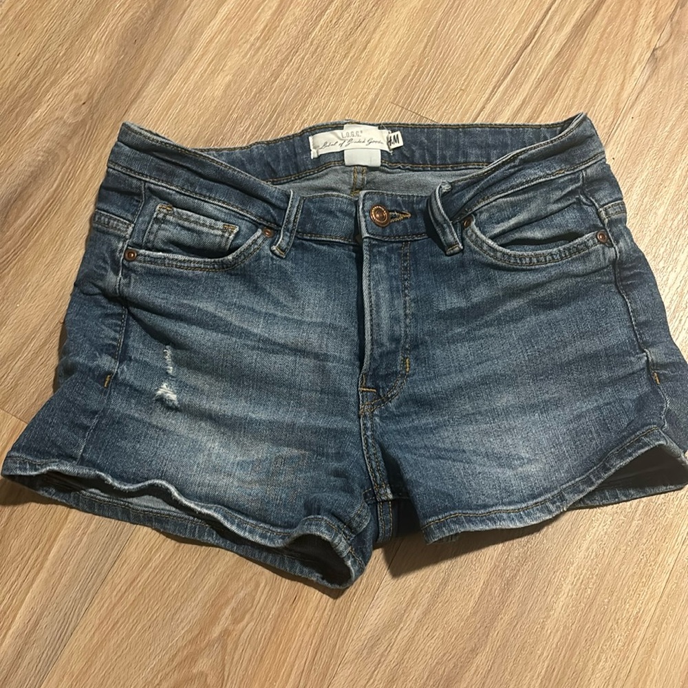 Small short shorts!!